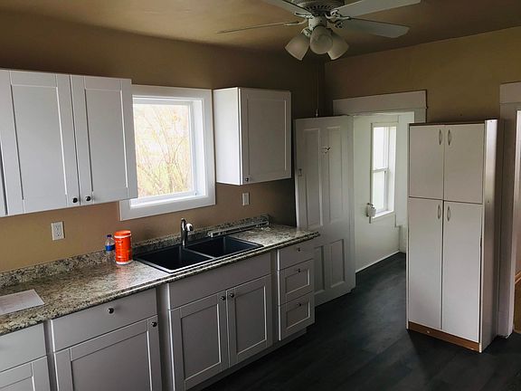 2nd image of 1033 Water St