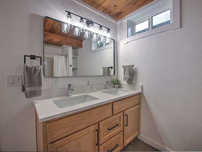 5901 NW Cherry St — Photo 12
