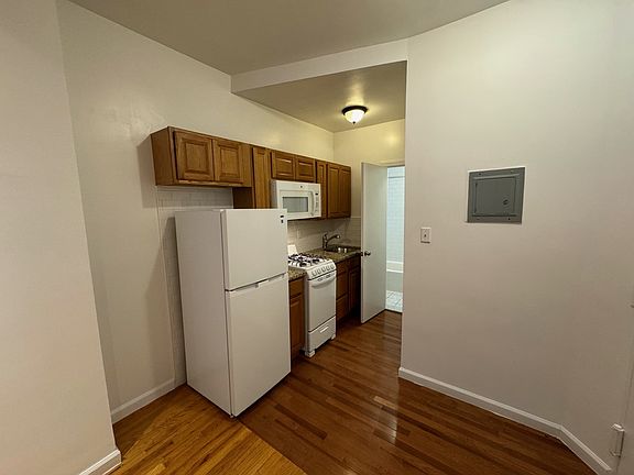 5th image of 23 Barrow St APT 1A