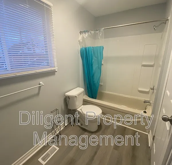 260 Lansdowne St W — Photo 15