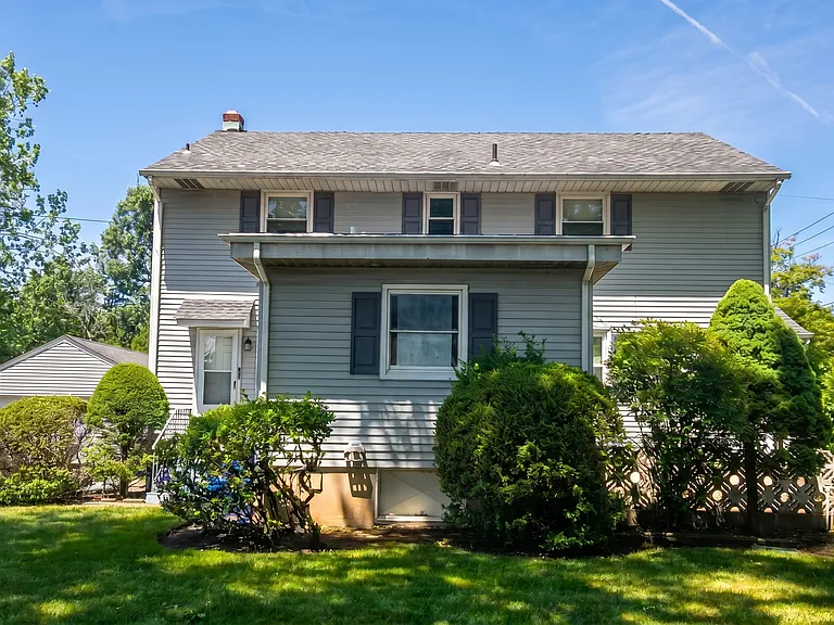 113 Grove St — Photo 2