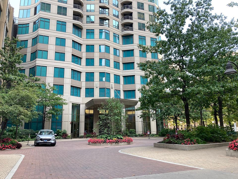 1st image of 400 N La Salle Dr APT 1111