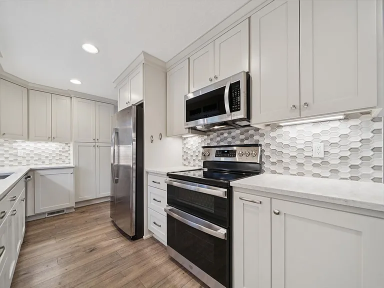 1831 SW Evans St — Photo 15