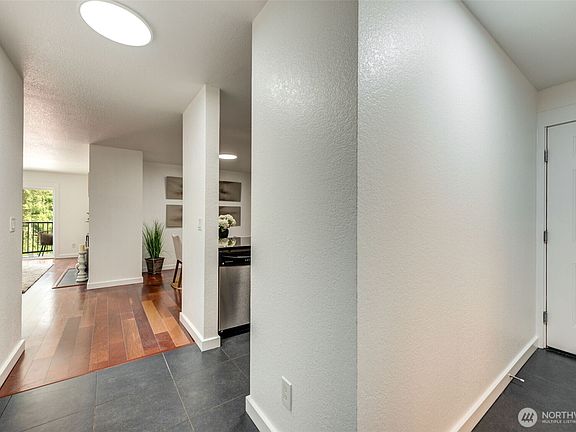 5th image of 840 NE 125th St APT 206