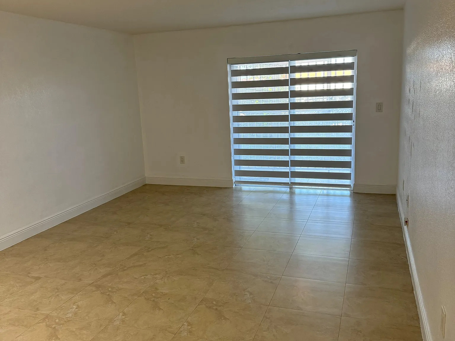 W 44th Ter, Hialeah — Photo 4