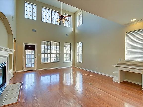 3rd image of 110 Diana Dr