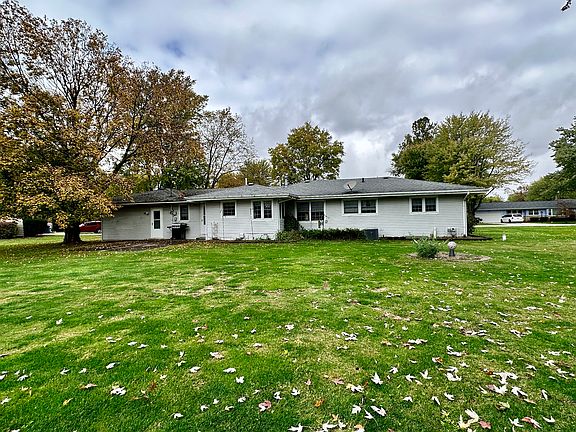 2nd image of 1436 E Lawndale Dr