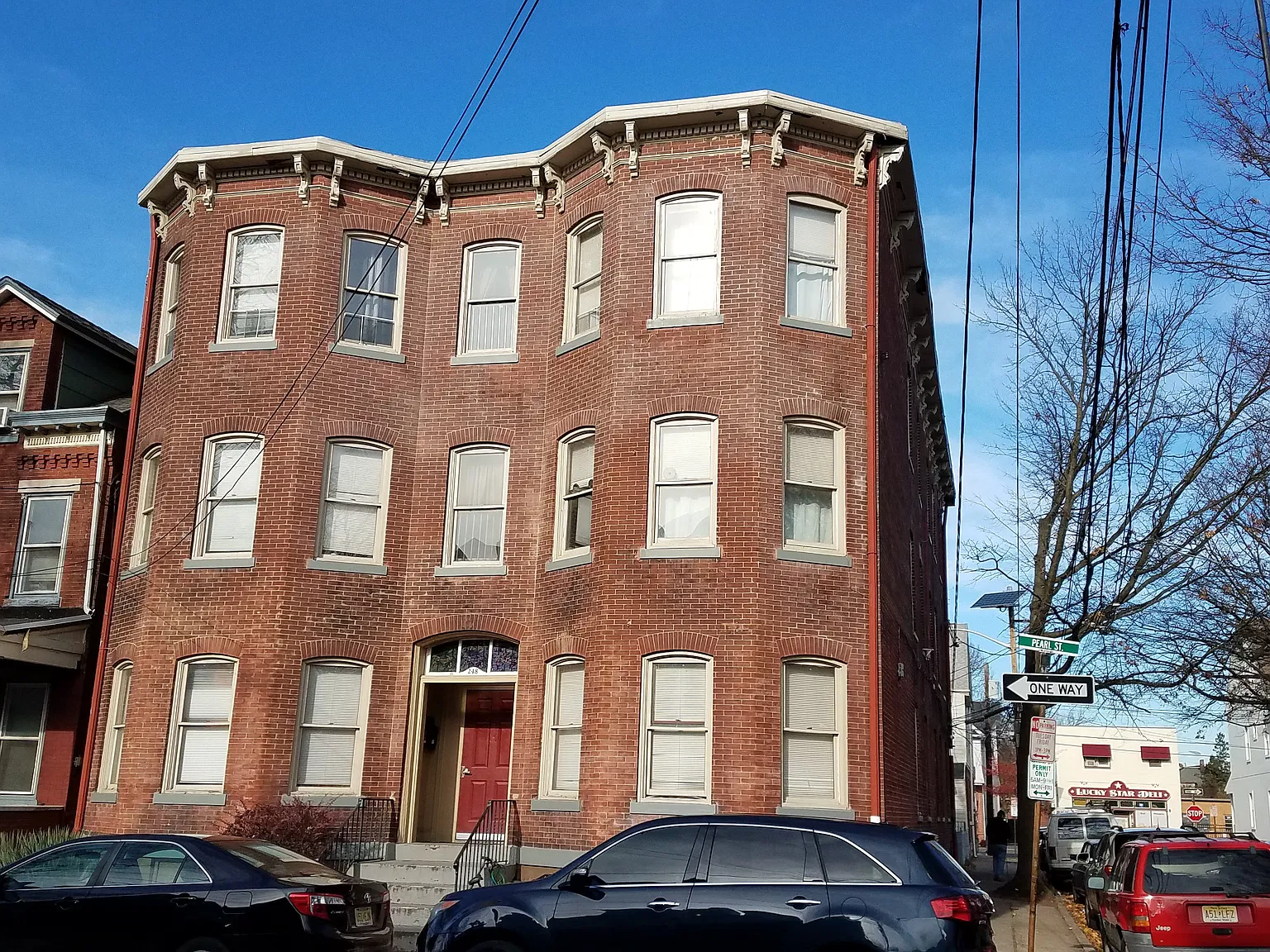 2 bed, 1050 sqft, $1,600 — Photo 1