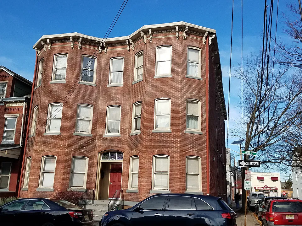 248 Pearl St #6