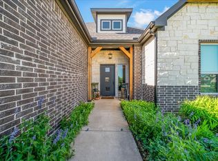 184 Lakeview Cir, Pilot Point, TX 76258