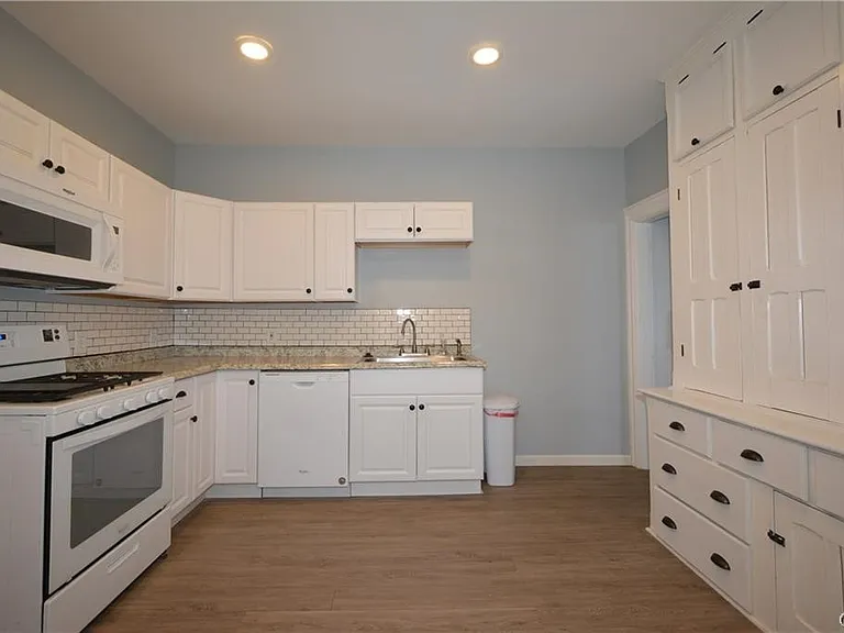 41 N Main St — Photo 13