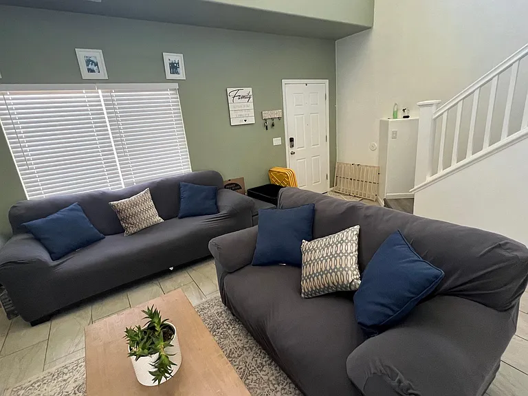 1124 Vista Ave — Photo 2