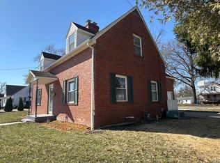 303 S Grant St, Olney, IL 62450