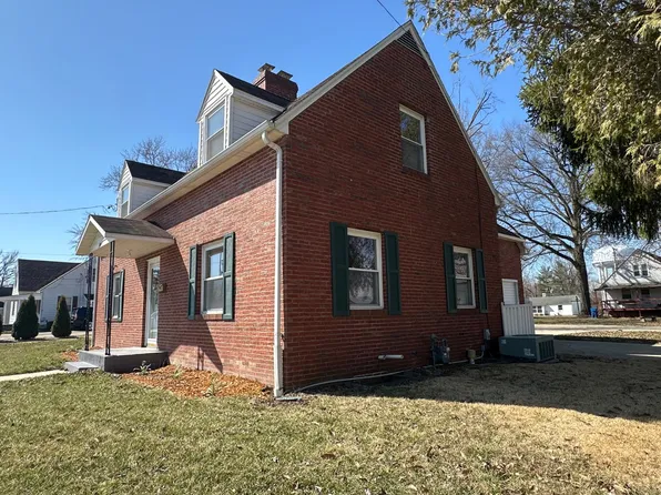 303 S Grant St, Olney, IL 62450