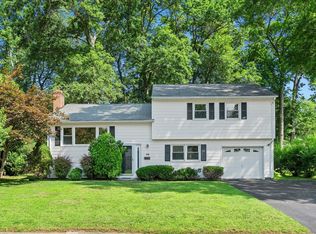 36 Fuller Dr, West Hartford, CT 06117