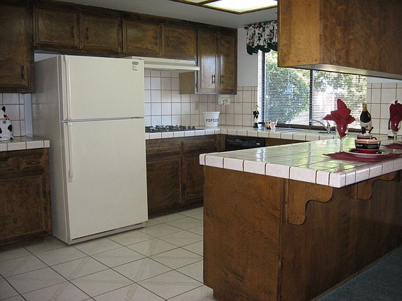 Kitchen/Breakfast Bar