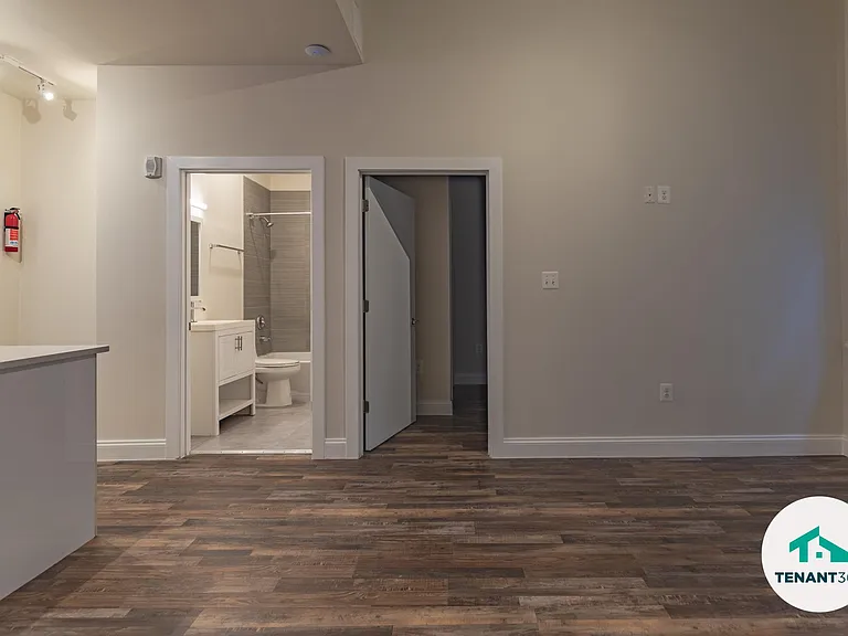 8 E Fayette St #403 — Photo 15