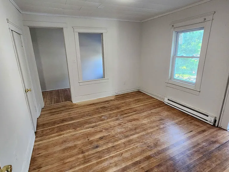 15 Tuthill Ave #B — Photo 2