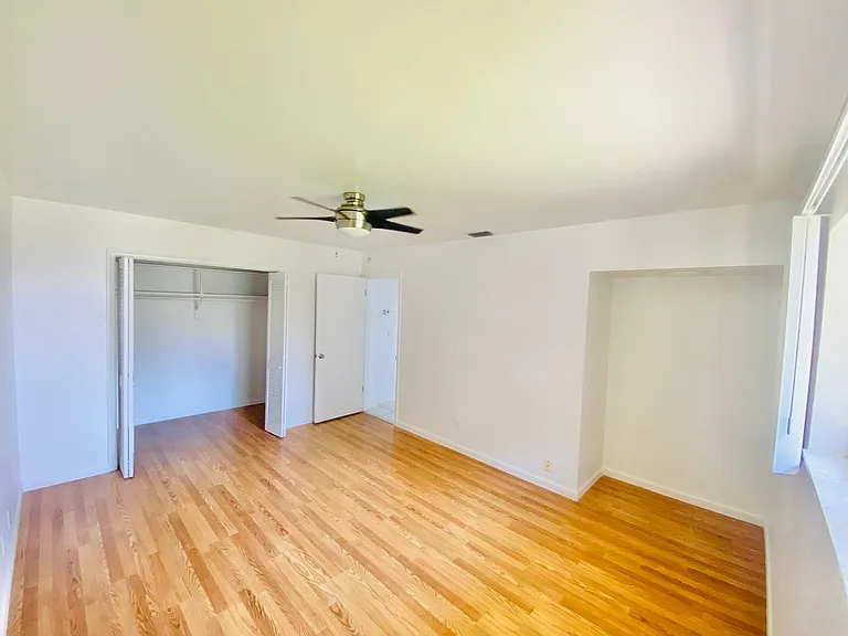 1100 S Lake Dr — Photo 4