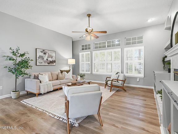 5th image of 1878 WILLESDON Drive E