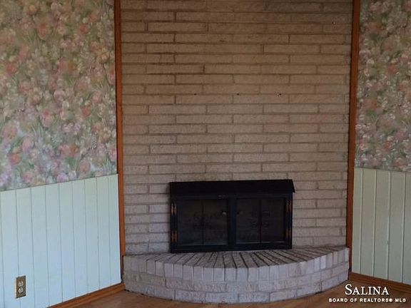 2nd image of 101 E Morland Ave