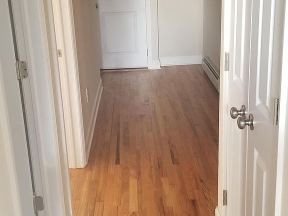 5th image of 27 Boyd Ave #1