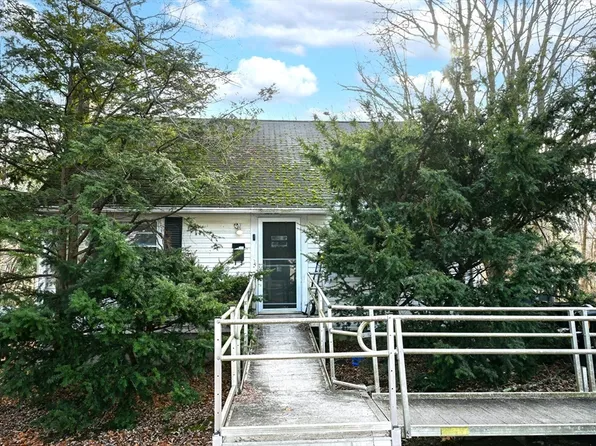 52 Bacon St, Natick, MA 01760