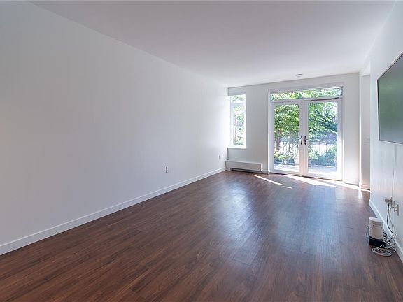5th image of 369 Tyee Rd #108