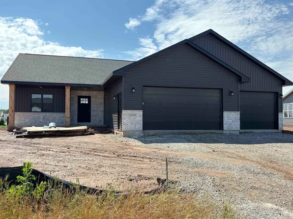 N8843 Killarney Way, Menasha, WI 54952