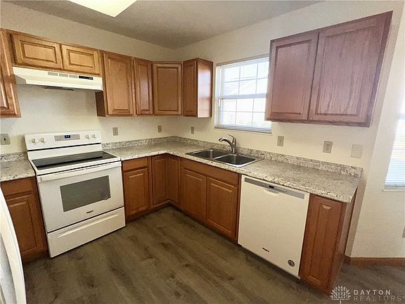 4th image of 2214 Wilshire Dr