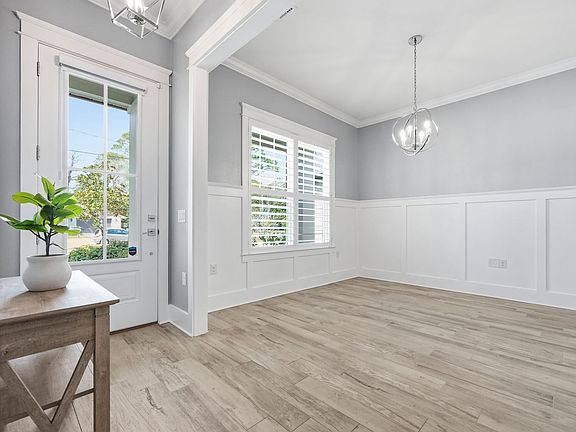 3rd image of 131 Magnolia Ave