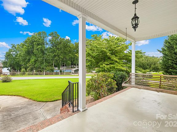 3rd image of 5036 Shady Meadow Ln