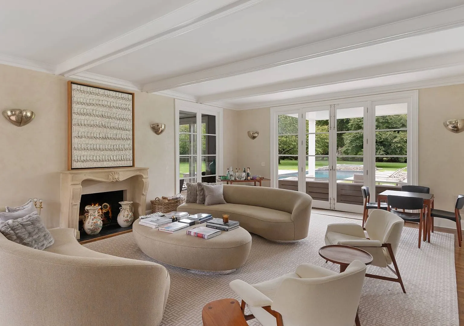 Beautiful Designer Home in the Southampton Estate Section — Photo 3