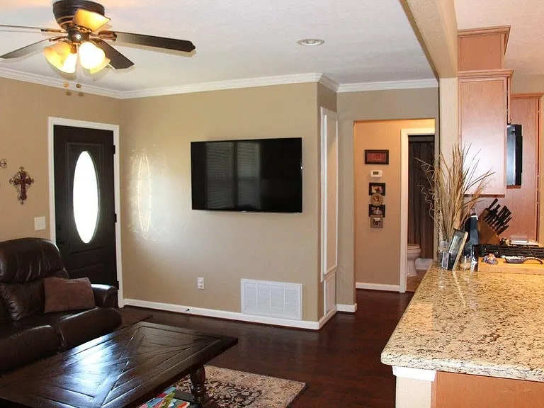 121 Mackeral St — Photo 2