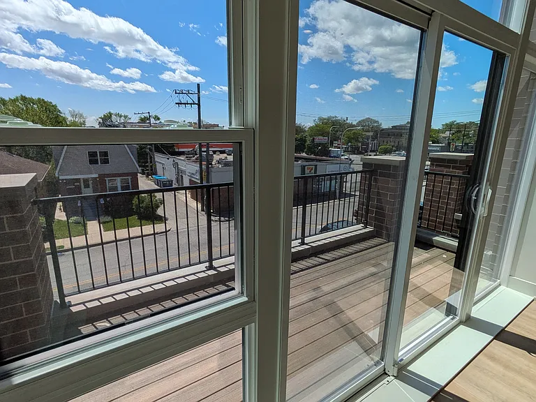4740 W Addison St — Photo 5
