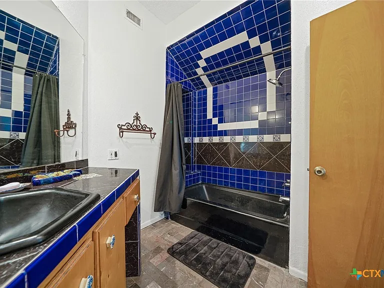 590 Cross River St — Photo 19