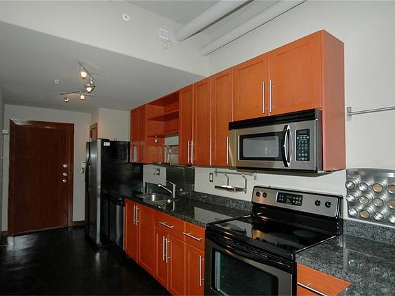 3rd image of 2205 McKinney St APT 401