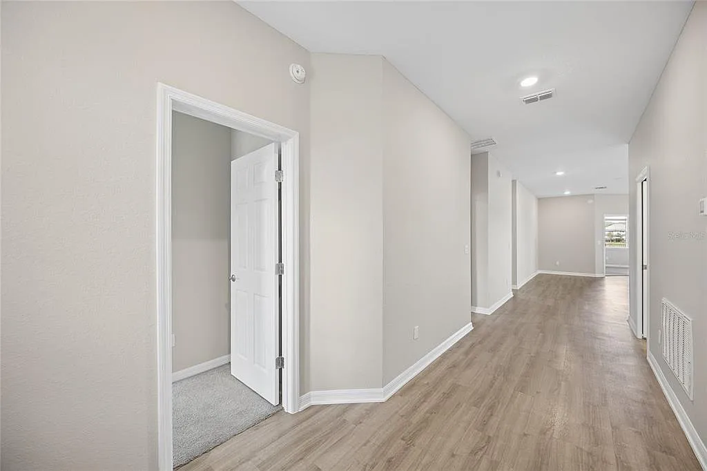 4 bed, 2.5 bath, 2029 sqft, $2,600 — Photo 2