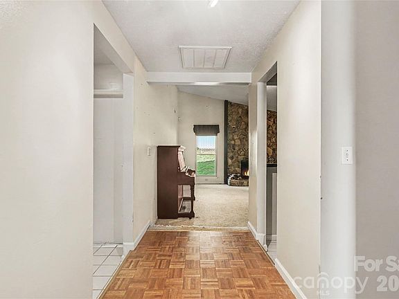 3rd image of 243 Vista Grande Cir