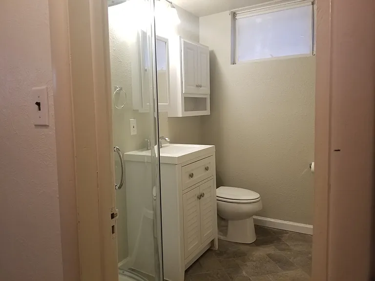 1 bed, 1.0 bath, $850 — Photo 9