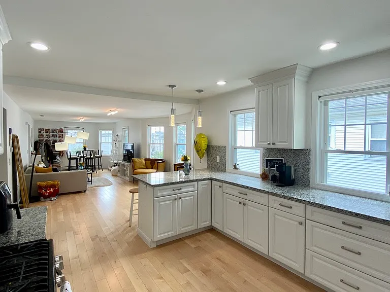 194 Boylston St #2 — Photo 4