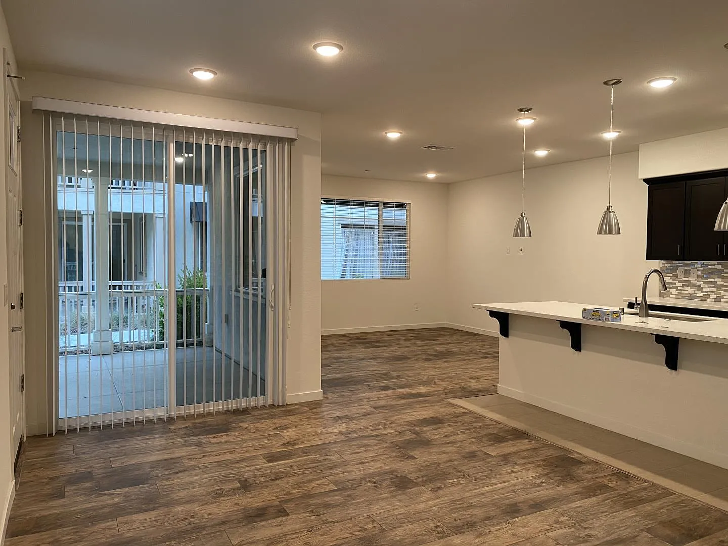 3 bed, 1693 sqft, $4,300 — Photo 4