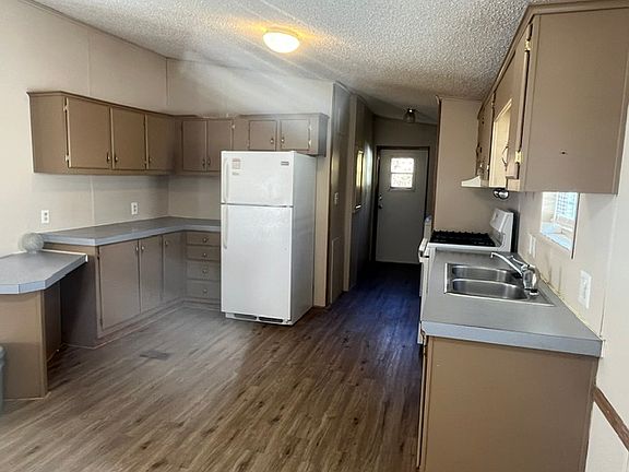 4th image of 4440 Rainbow Ln #55