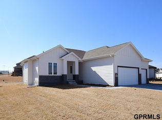 18235 Cheyenne Rd, Omaha, NE 68136