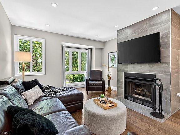4th image of 895 Maple Ave #409