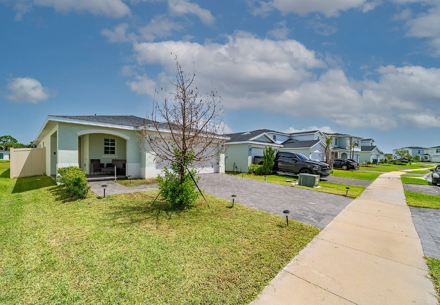 3 bed, 2.0 bath, 1451 sqft, $2,200 — Photo 3