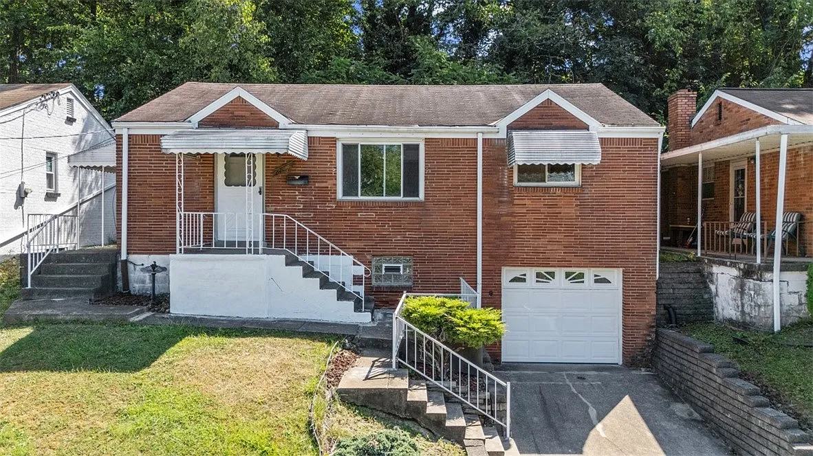 2143 Plainview Ave photo 1