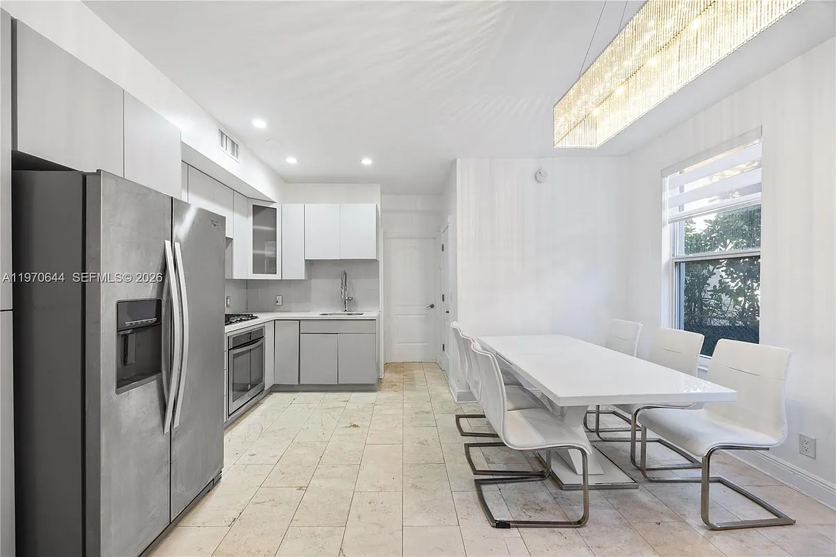 Building Photo - 4215 Sheridan Ave #3