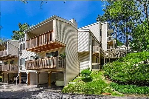 21 Hillside Ter #D Photo 1