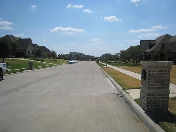 2nd image of 408 Wyndemere Blvd